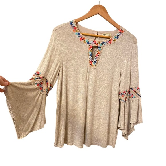 Democracy Tops - Democracy Flare Sleeve Floral Embroidery Boho Top Beige Women's sz M Relaxed